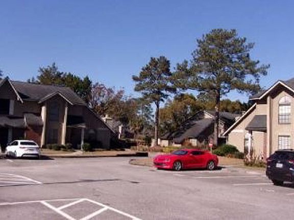 Exterior Neighborhood (street photo)