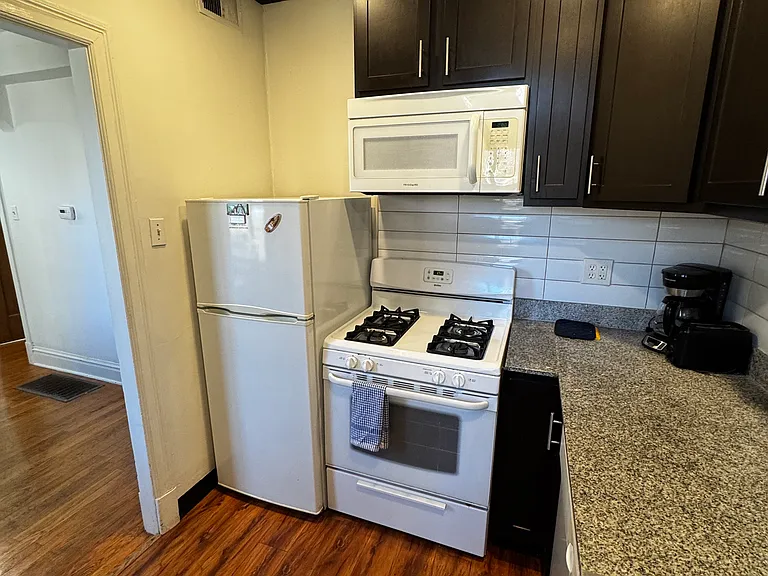 1406 Barger Pl #1S — Photo 3