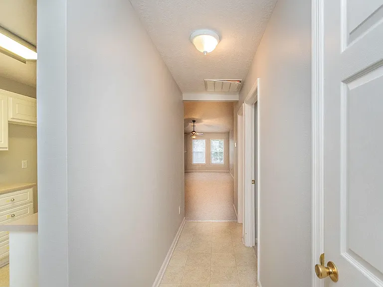 215 E Middlebury Ln SW — Photo 3