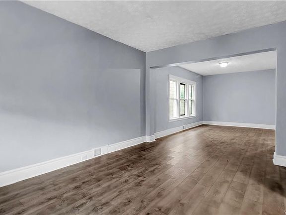4th image of 25 Briggs Ave