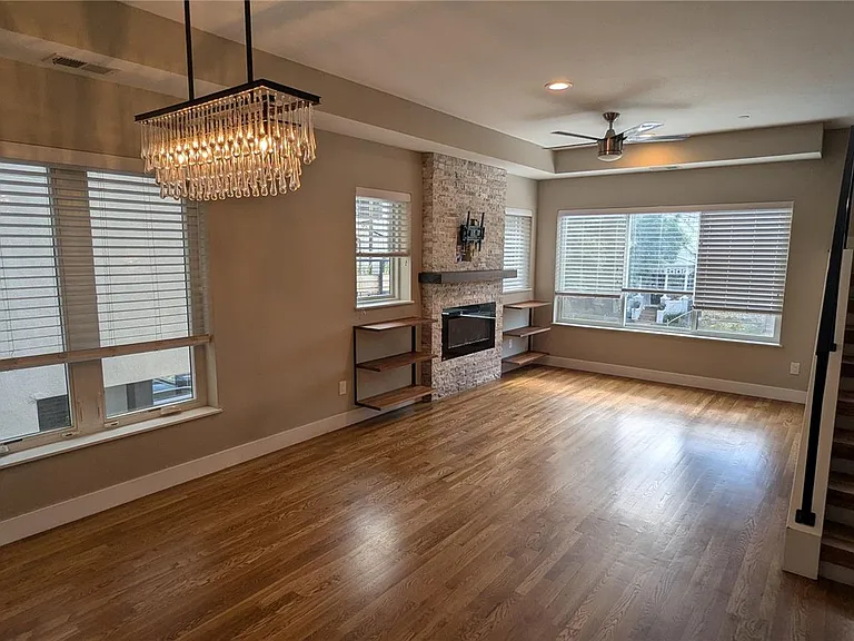 2736 Decatur St — Photo 3