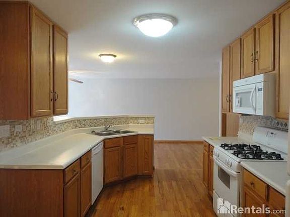 4th image of 2288 Vanderbilt Dr