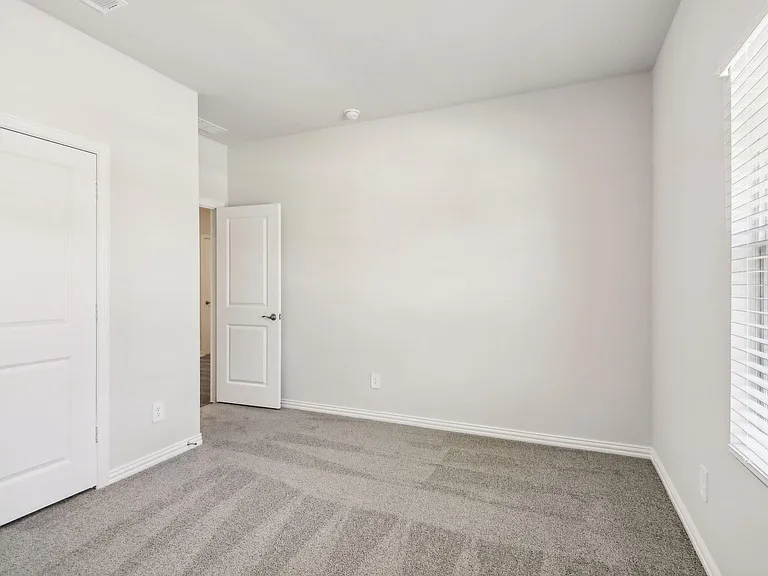 701 Easthill Dr — Photo 12