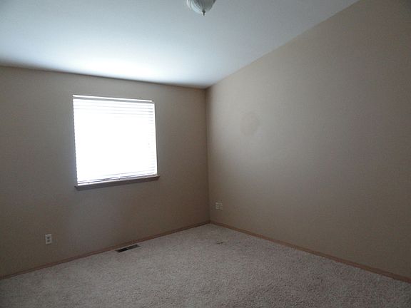 4th image of 15617 Parkview Dr SE