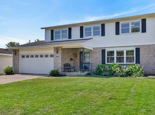 1829 W Catalpa Ln, Mount Prospect, IL 60056