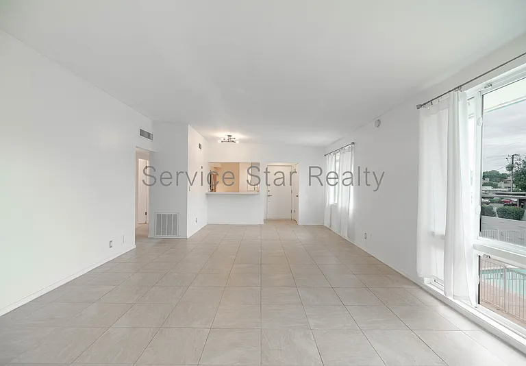 102 W Maryland Ave #D2 — Photo 12