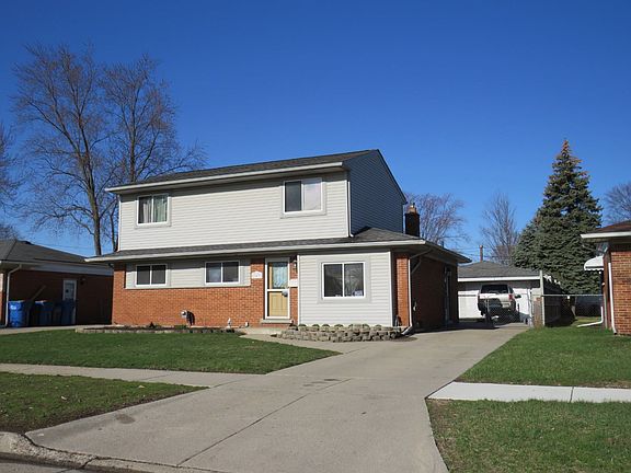 2nd image of 27071 Clarpointe Dr