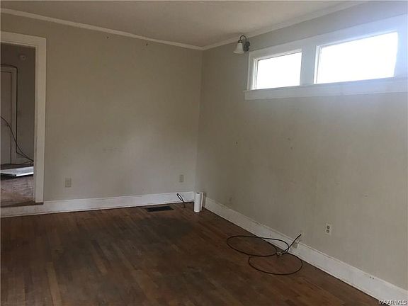 2nd image of 2057 Speigle St