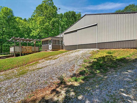5th image of 362 Windsor Dr