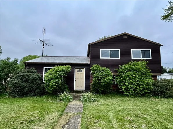 1702 Brentwood Dr, Greenville, PA 16125