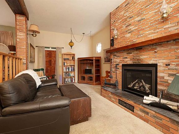 3rd image of 1313 W Huron Pl S