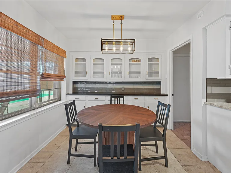1426 Lexington Dr — Photo 7
