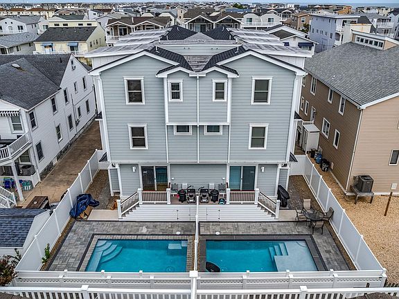2nd image of 16 67th St W #Sea
