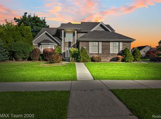 30003 Huron Meadows Dr, Rockwood, MI 48173