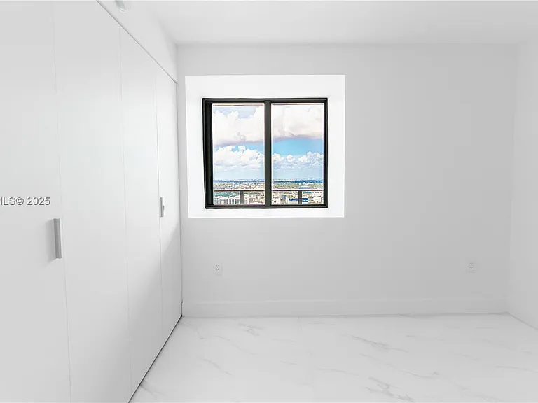 700 NE 24th St #2905 — Photo 10