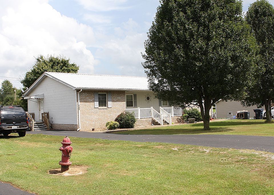 2nd image of 122 Valley Dr