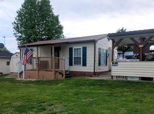 10 Yogi Bear Blvd, Falling Waters, WV 25419