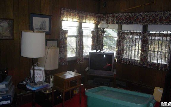 5th image of 84 Paumanake Ave