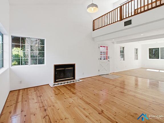 3rd image of 2433 Hines Dr
