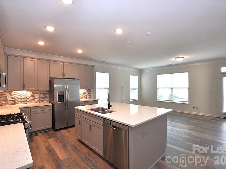 536 Laurel Walk Ln — Photo 11