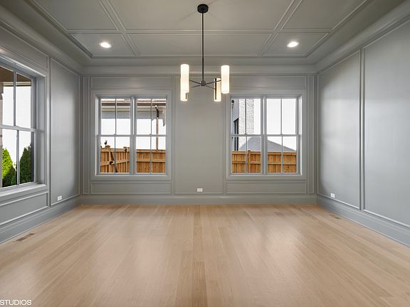 3rd image of 2119 Wilmette Ave