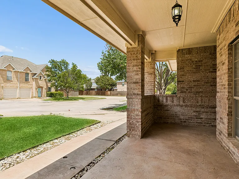 1905 Trevor Ct — Photo 3
