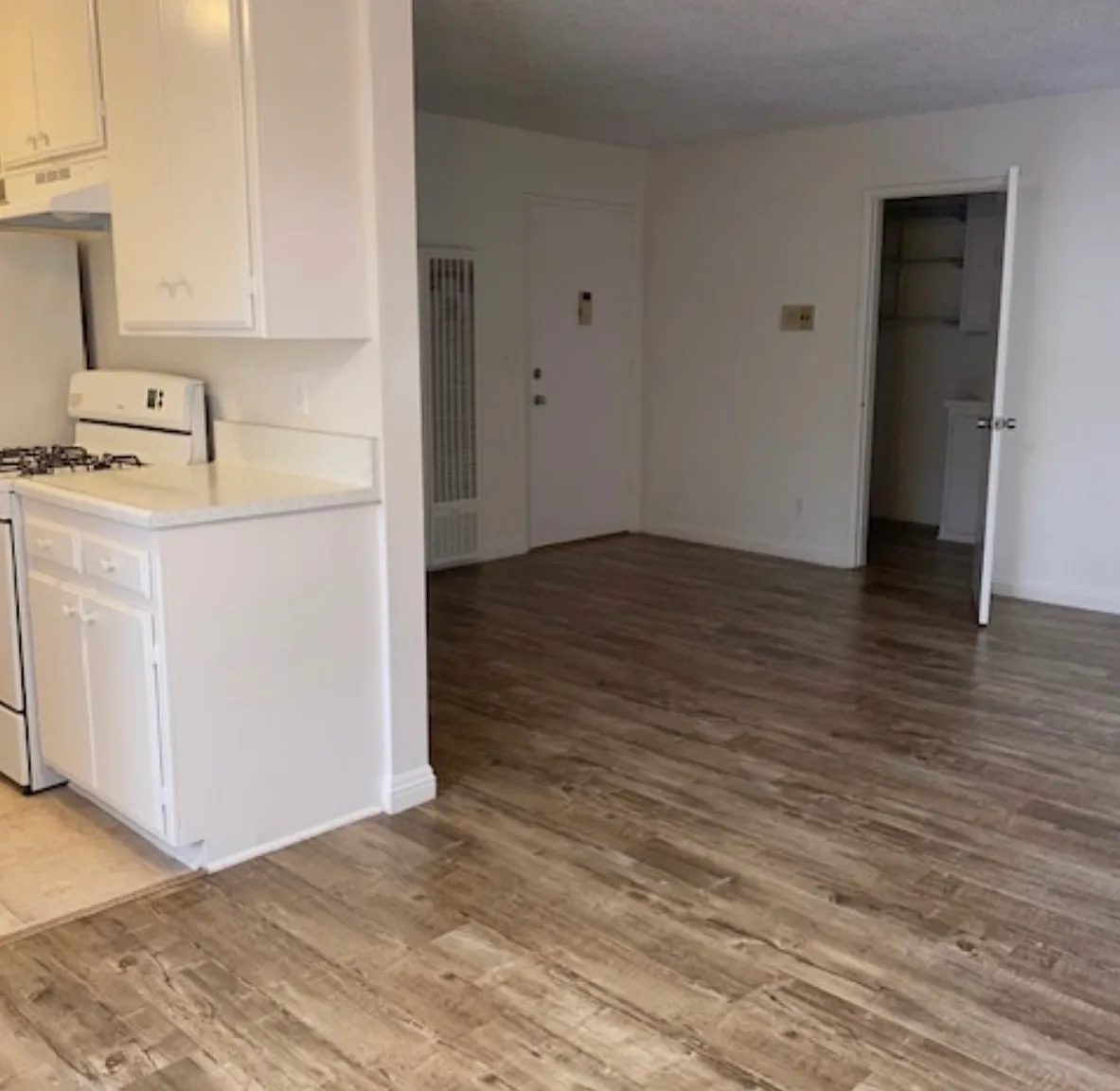 Studio, 450 sqft, $1,925 — Photo 1