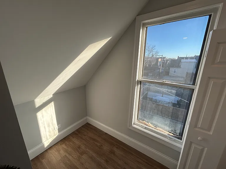 1049 W Roscoe St #3 — Photo 4