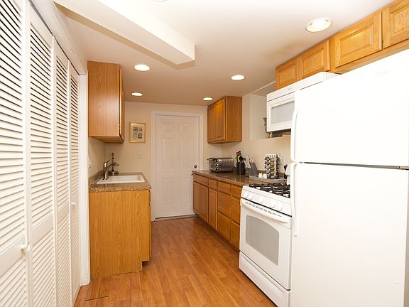 2nd image of 931 W Newport Ave #H