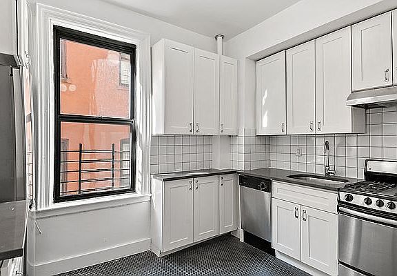 5th image of 1075 Grant Ave #2