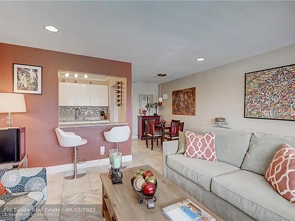 4th image of 35 Harwood Dr #B