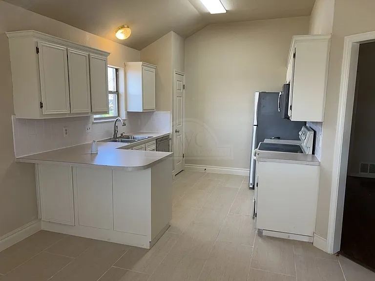 3906 Lone Oak Dr — Photo 5