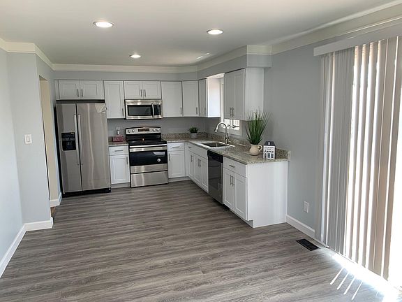 3rd image of 14970 Purdue Dr #1