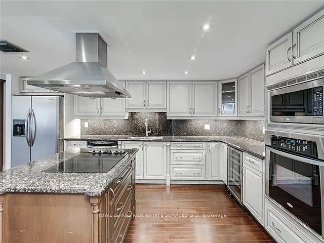 71 Charles St E #Penthouse 1605 — Photo 13