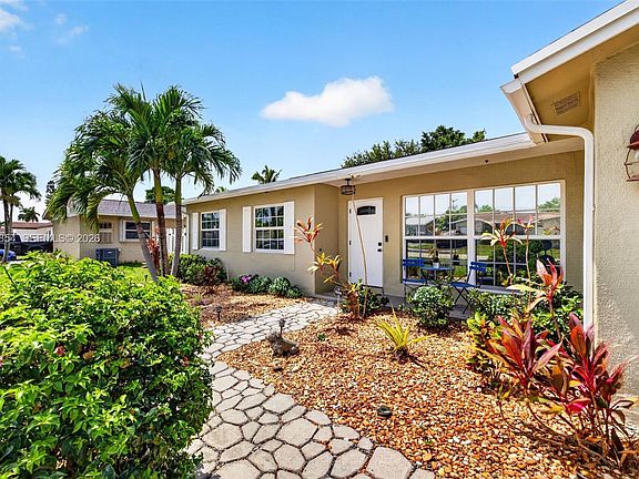 2nd image of 11371 NW 37th Pl