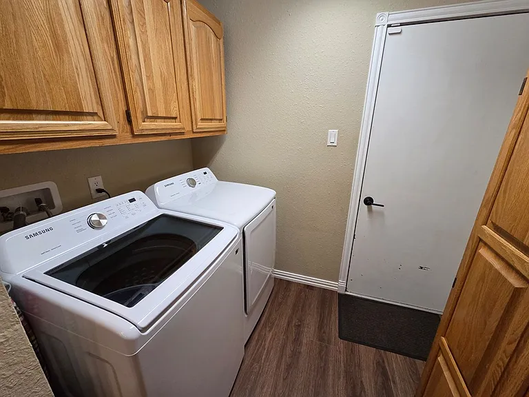 1604 Layton Ct — Photo 8
