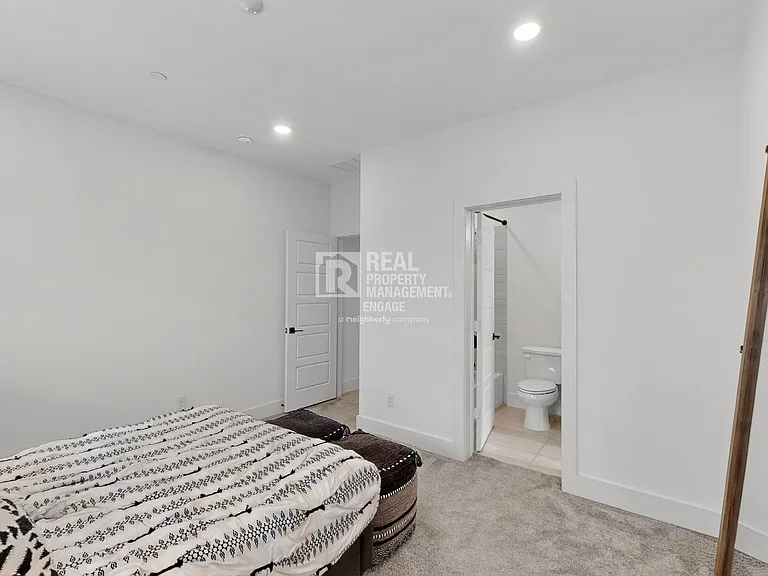 1077 Maverick Dr — Photo 25