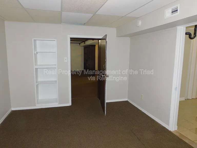 911 Tipperary Dr — Photo 19