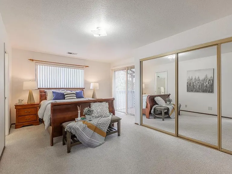 514 Willow Ave — Photo 1