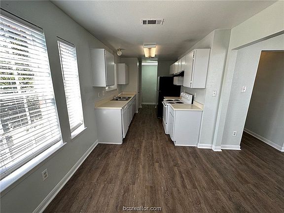 5th image of 701D Balcones Dr #52