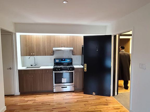 3rd image of 458 Commonwealth Ave #1-B
