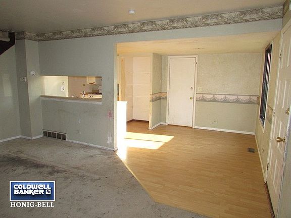 4th image of 29W572 Winchester Cir S Unit 2