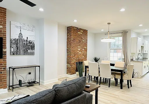 342 Lamont Pl — Photo 4