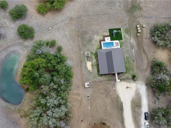 1370 E Ward St, Goliad, TX 77963