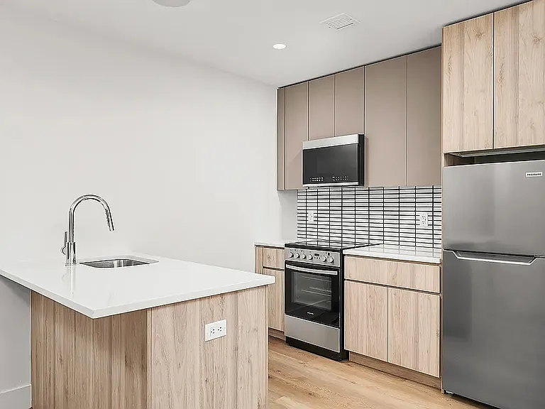 1081 Madison St #2Z — Photo 3