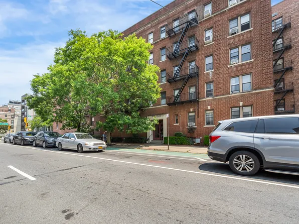 30-83 Crescent Street 3A image 1 of 12