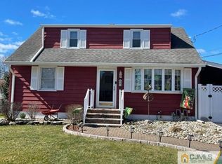 5 Piersoll Rd, Old Bridge, NJ 08857