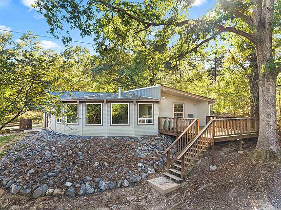 3rd image of 166 Eleven Oaks Trl