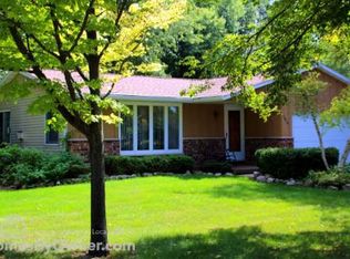 2494 Hemlock Dr, Green Bay, WI 54311