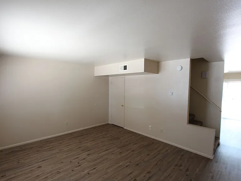 512 W Santa Fe Ave — Photo 3